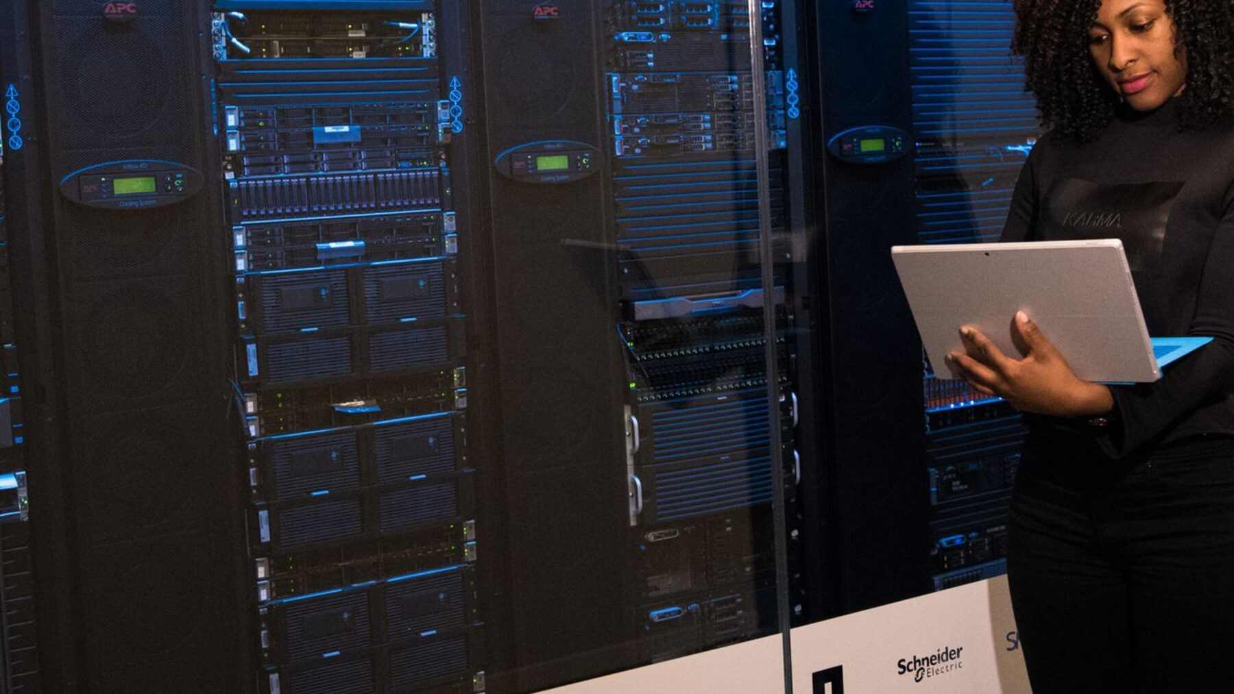 Sala de servidores y redes de la Unidad de Infraestructura de Dataservicios